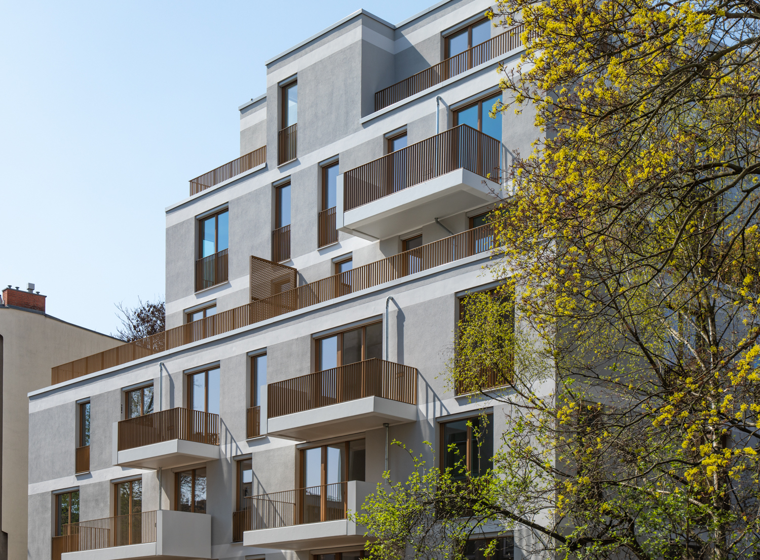 Mit Blick von der Straße aus auf das BUWOG XBERG LIVING Projekt in der Jahnstraße in Kreuzberg
