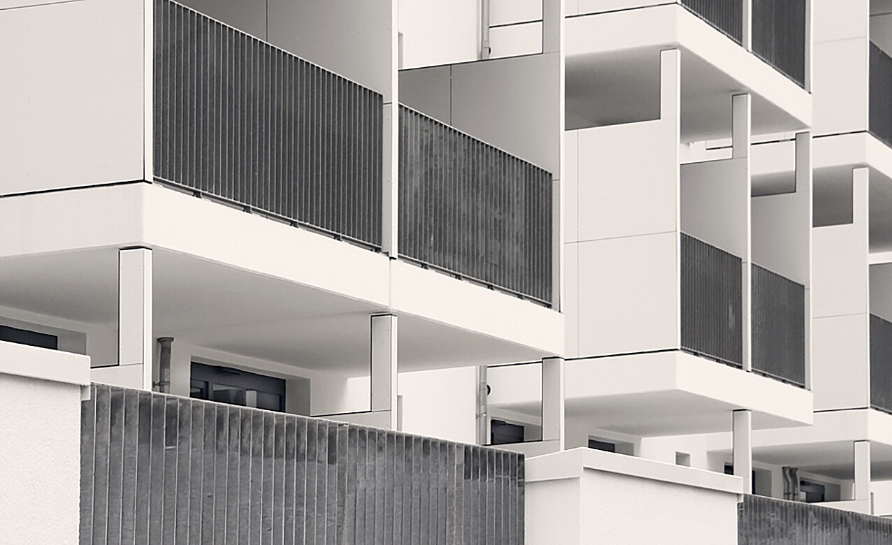 Mit Blick auf die Balkone des BUWOG Neubauprojekts GROOVIN’ HIGH im Rhein-Main-Gebiet