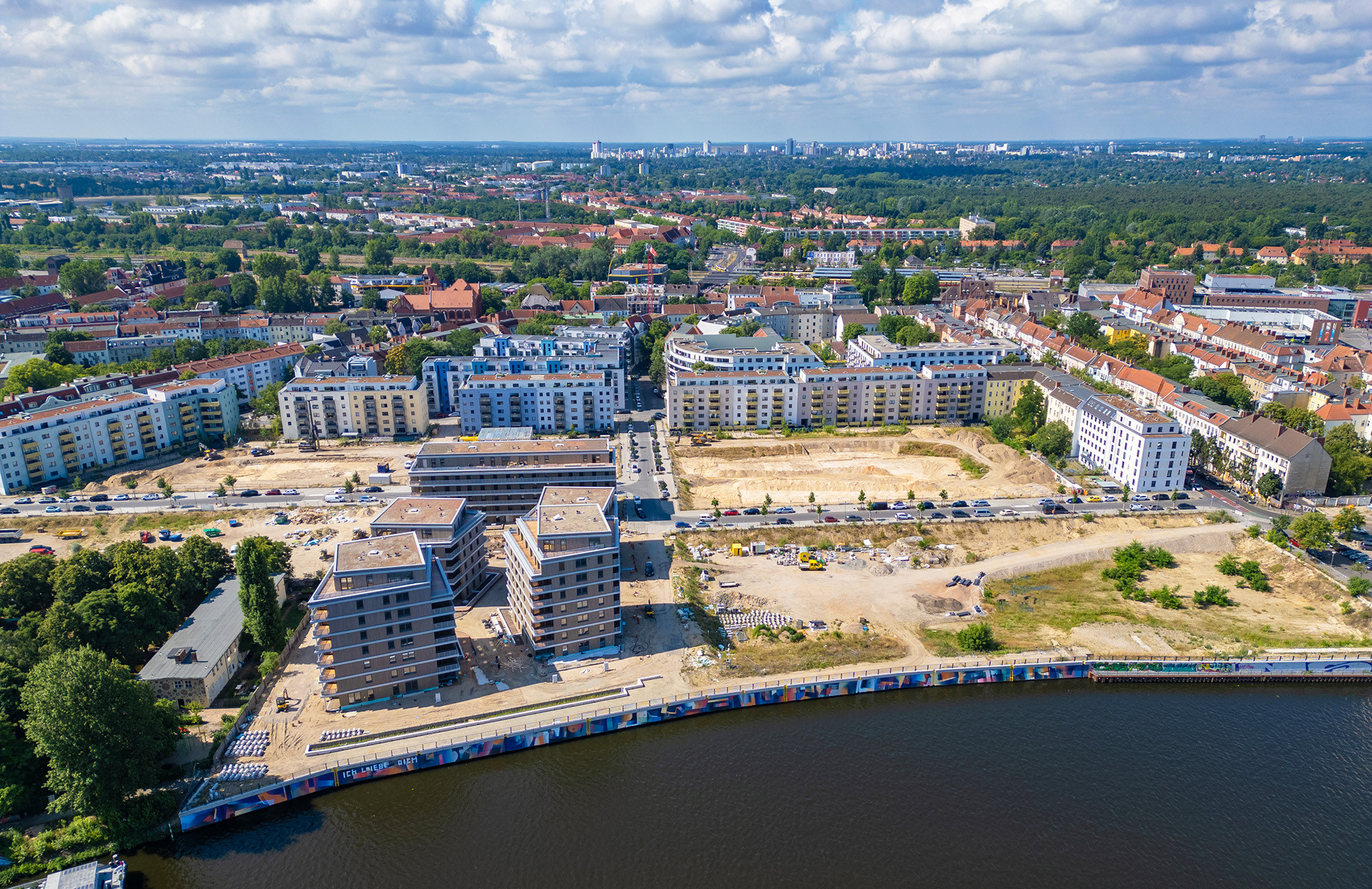 Drohnenaufnahme vom Neubauprojekt Wohnwerk, einem Quartier der BUWOG an der Spree in Berlin