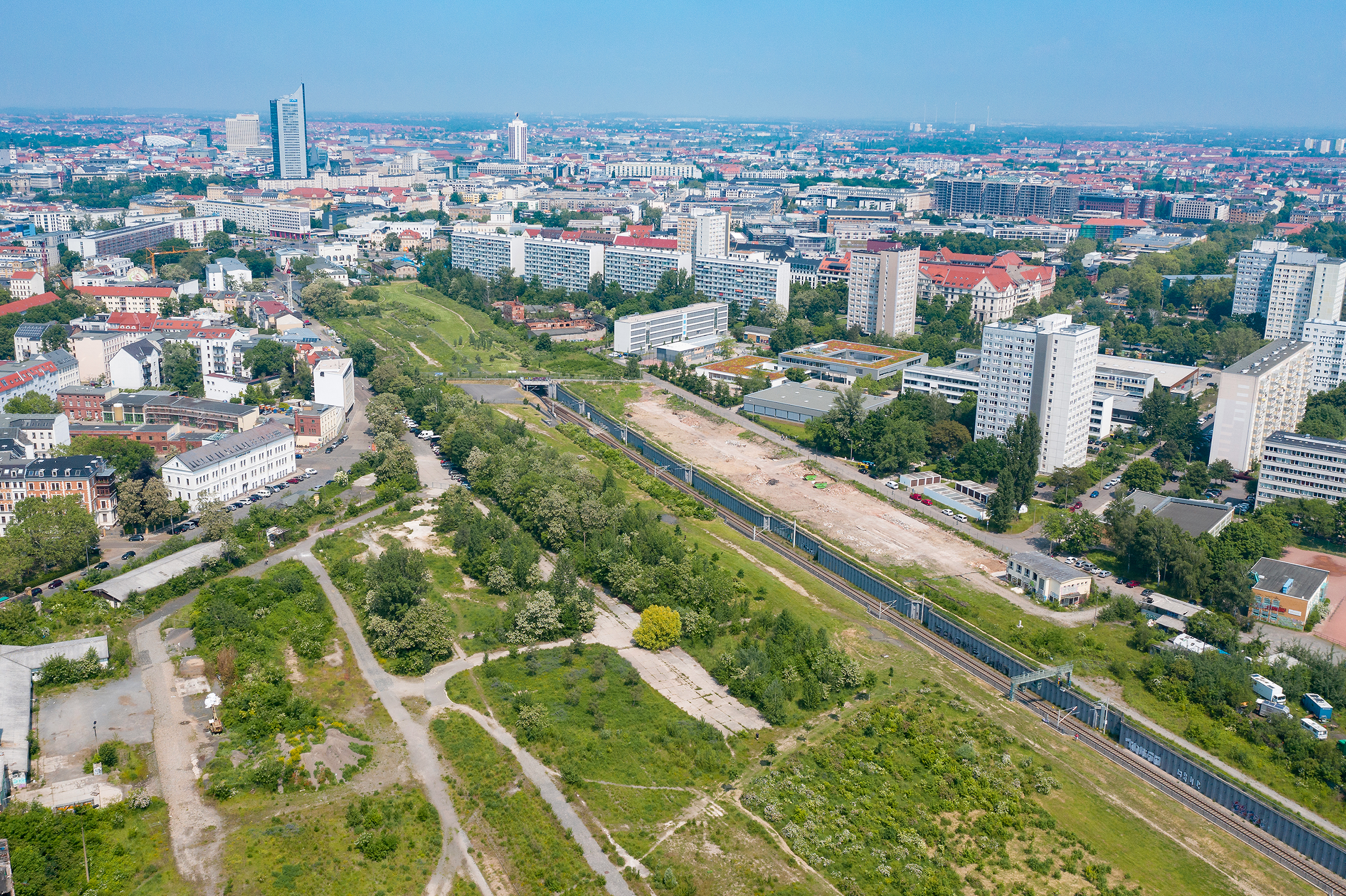Green toad at Bayerischer Bahnhof: the species protection program begins. Drone image of Leipzig and the Bayerischer Bahnhof.